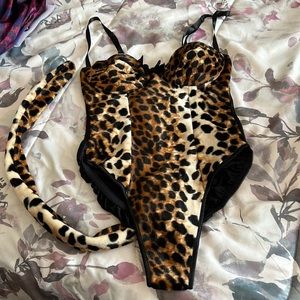 Leopard lingerie